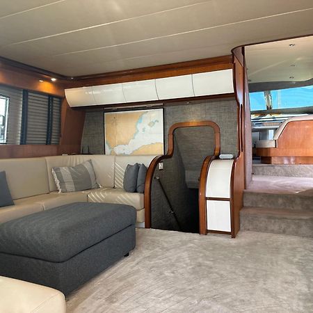 Готель Yacht 20Metros Сан-Адріа-де-Бесос Екстер'єр фото