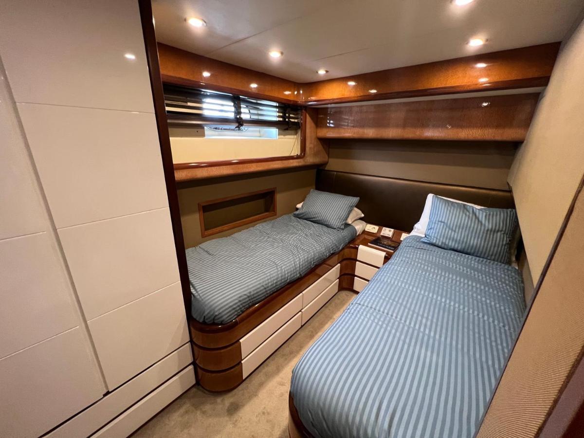 Готель Yacht 20Metros Сан-Адріа-де-Бесос Екстер'єр фото