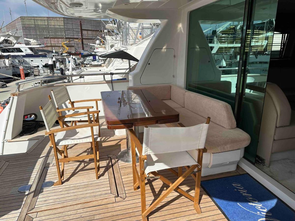 Готель Yacht 20Metros Сан-Адріа-де-Бесос Екстер'єр фото