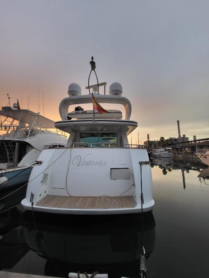 Готель Yacht 20Metros Сан-Адріа-де-Бесос Екстер'єр фото
