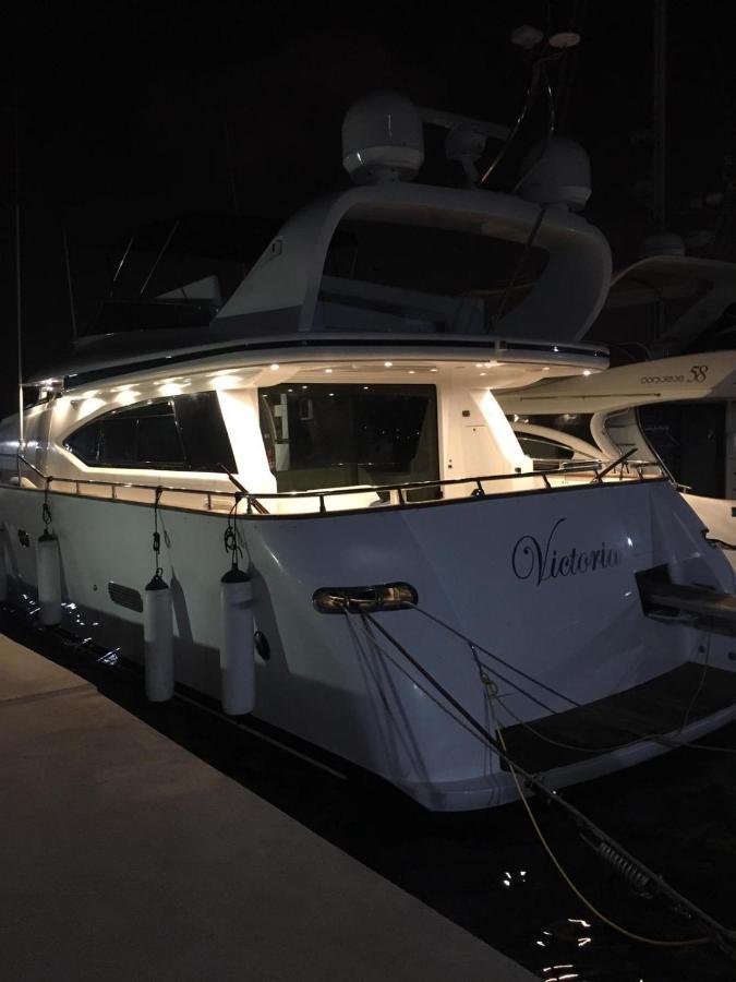Готель Yacht 20Metros Сан-Адріа-де-Бесос Екстер'єр фото