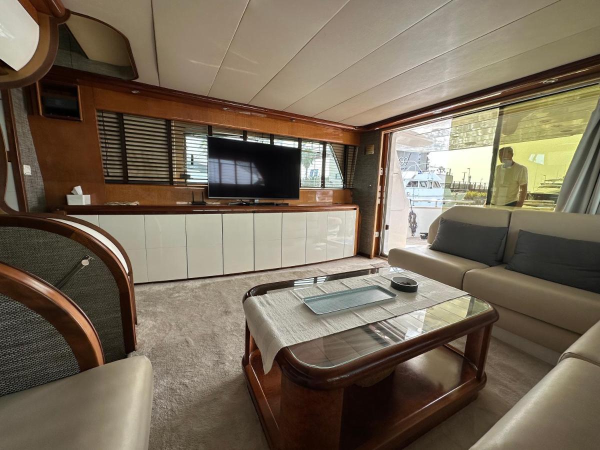 Готель Yacht 20Metros Сан-Адріа-де-Бесос Екстер'єр фото